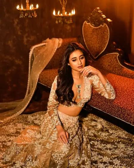 Swastika Dutta Latest Hot Pics And Photo In Saree