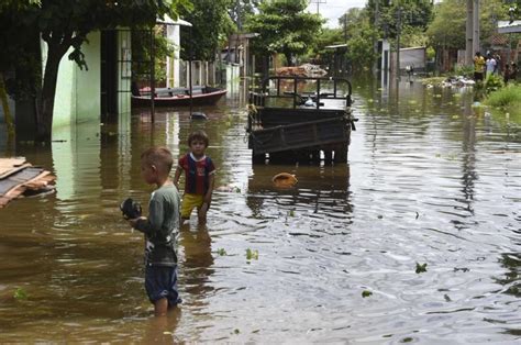 La Crecida De Tres Ríos Inunda La Zona Fronteriza Entre Argentina Y