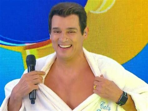 Celso Portiolli Surge De Sunga Ao Vivo No Domingo Legal E Provoca