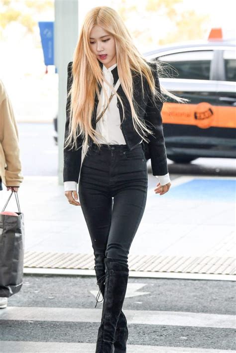 Blackpink Rosé Looking Super Chic And Sleek At The Airport Rosé