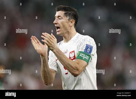 Doha Robert Lewandowski De Polonia Durante El Partido Del Grupo C De