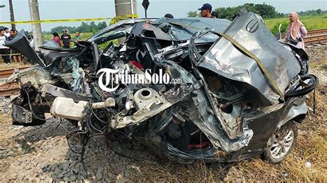 IDENTITAS Korban Tewas Kecelakaan Toyota Etios Valco Tertabrak Kereta