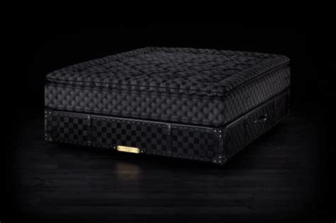 Why Does Drake's Bed Cost US$400,000? - Boss Hunting