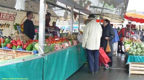 Market in Roscoff Brittany France,photos and guide