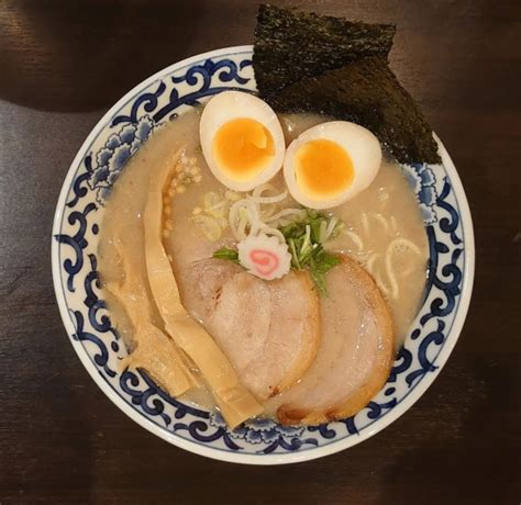 『魚介とんこつ 東京駅塩らー麺』東京駅 斑鳩のレビュー ラーメンデータベース