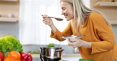 À 70 ans ma mère a lair den avoir 50 grâce à ce bouillon secret qu