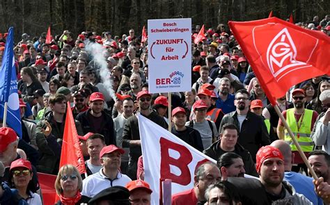 Bosch Beschäftigte protestieren gegen Stellenabbau Deutschland