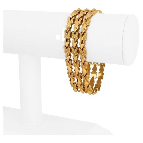 Elegant Vintage Italian 18 Karat Yellow Gold Diamond Bracelet For Sale