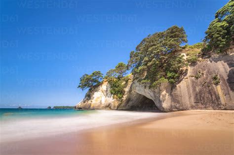 Neuseeland Cathedral Cove Bogen Und Sandiger K Stenstrand Im