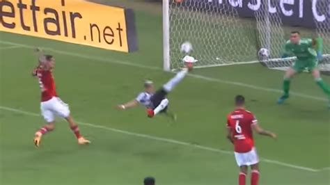 Matías Zaracho Scores Fantastic Acrobatic Goal Against River Plate