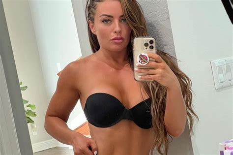 Ex Wwe Star Mandy Rose Offers Fans One On One Livestreams After Racy