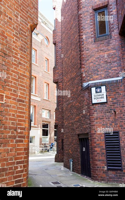 Narrow Street London Hi Res Stock Photography And Images Alamy