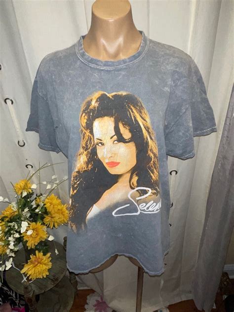 Selena Quintanilla Official Merchandise Grey Tee T Sh Gem