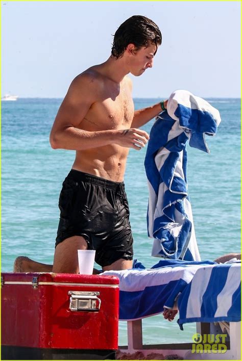 Shawn Mendes Shows Off His Shirtless Bod At The Beach In Miami Photos