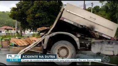 Rj Tv Rio Sul Carreta Fica Em L Na Via Dutra E Provoca