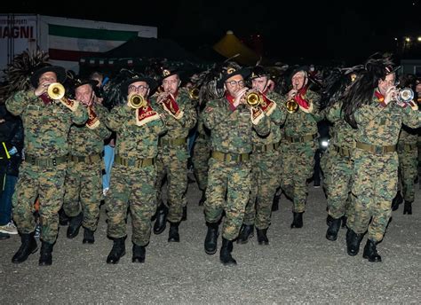 Passa La Fanfara Dei Bersaglieri Per Gli Onori Al Sottotenente Marzi