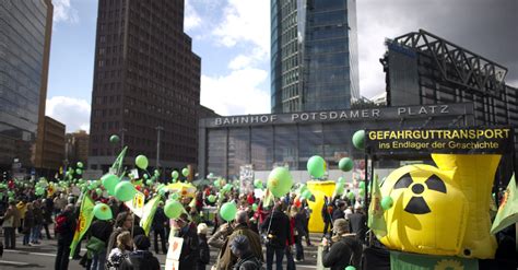 Rekord Demos In Deutschland Atomstreit Trifft Koalition Mit Voller