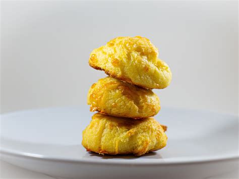 Gougères (French Cheese Puffs) | GradFood