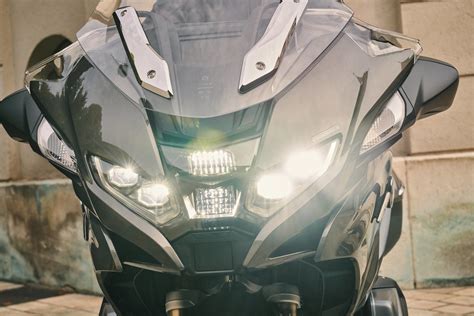 BMW is showing off a new adaptive headlight | BMW K1600 Forum