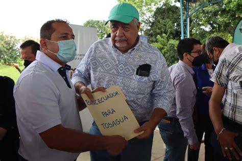 Créditos títulos de propiedad de tierras y certificados reciben