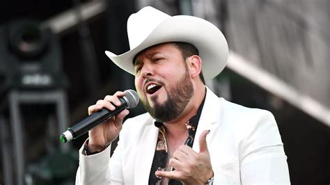 Watch Al Rojo Vivo Highlight Roberto Tapia Se Estrena Como Empresario