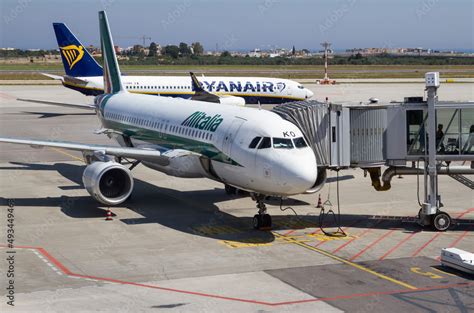 Alitalia Airbus A320 And Ryanair Boeing 737 At Bari International