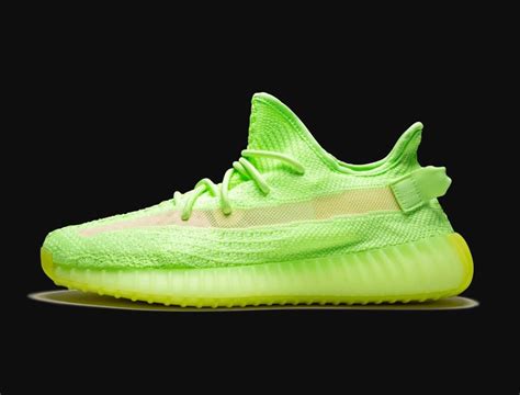 @Cmq Yeezy Boost 350 V2 “Glow in the Dark” | Yeezy, Adidas yeezy ...