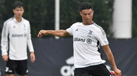 Cristiano Ronaldo Buka Suara Soal Rumor Kepergiannya Dari Juventus