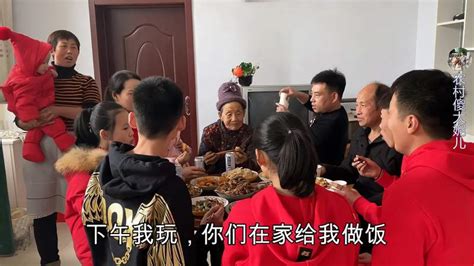 闺女带女婿回家拜年，华强高兴的下厨炒菜，全家祝福婆婆长命百岁三农农家美食好看视频