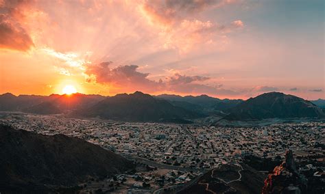 Khorfakkan Resort due for 2025 completion😚 Descubra o patrimônio de Zé ...