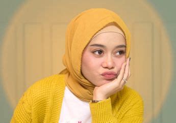 8 Hot Sexy Bibi Qairina Bikini Pics