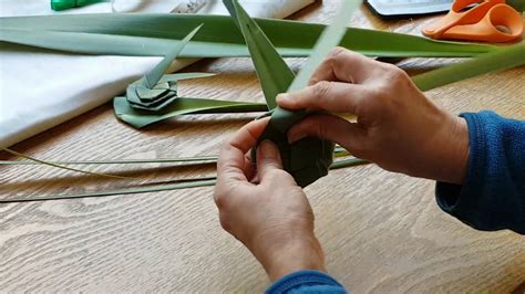 How To Make A Chrysanthemum Flower From Nz Flaxphormium Youtube