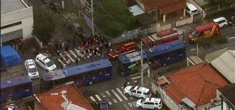 Professora De 71 Anos Morre Após Ser Esfaqueada Em Ataque A Escola De