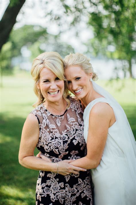 55 heartwarming mother daughter wedding photos – Artofit