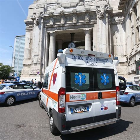 Passanti Accoltellati Alla Stazione Centrale Di Milano