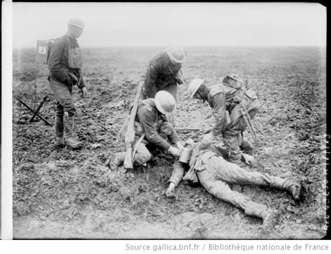 Cr Te De Vimy Pas De Calais Soldats Britanniques Sur Un Champ De