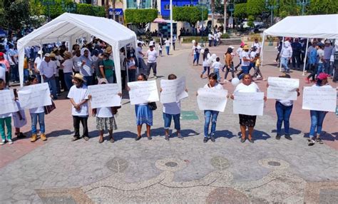 Marchan En Teloloapan Por La Permanencia De La Tecampanera