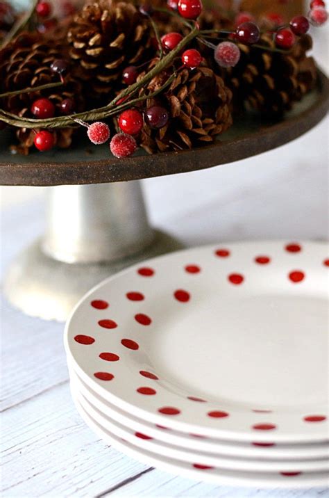 DIY Christmas Etched Plates | FaveCrafts.com