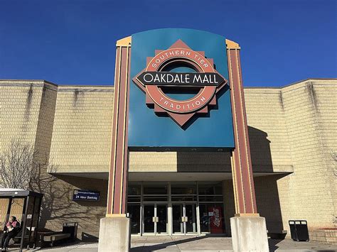 A Closer Look At Live Wrestling Coming to the Oakdale Mall