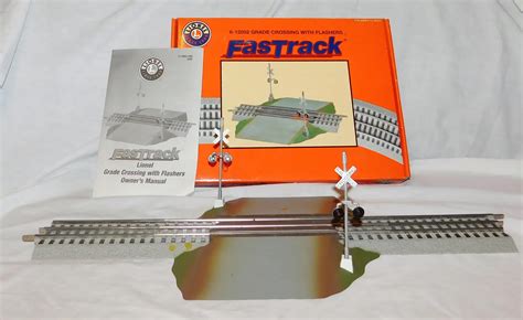 Lionel O Fastrack Grade Crossing With Flasher Chuck S Trains