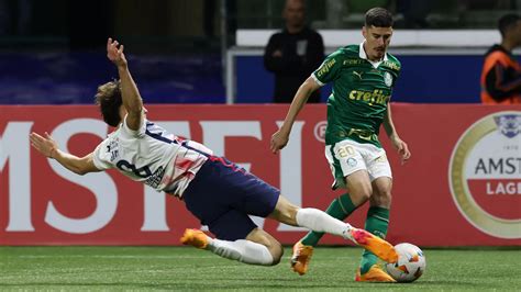 Palmeiras Rômulo completa seis meses de clube pouco tempo em campo