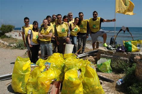 Cleaning Italian Beaches Volunteers From North To South Trovaspiagge