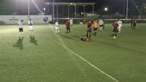 Unos Sicarios Matan A Tiros A Un Entrenador De Fútbol En Pleno Partido La Policía Busca A Los