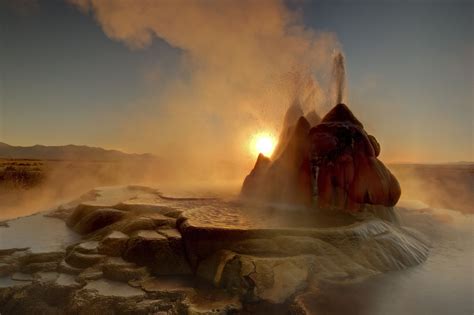 Fly Geyser In Der Black Rock Desert Von Nevada Im Gegenlicht