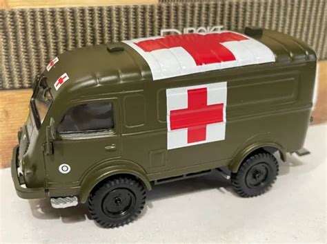 Renault R X Military La Croix Rouge Ambulance Eur