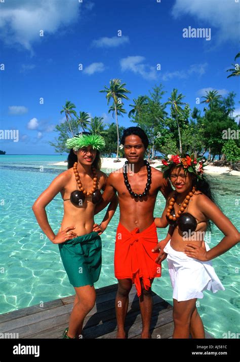 Bora Bora Tahiti Dancers in Native Dress in French Polynesia Stock ...