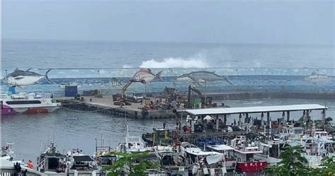 軒嵐諾強風來襲海浪竟超越堤防 台東往返綠島、蘭嶼船班停航至3日 生活 Ctwant