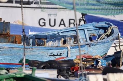 Migranti Ancora Arrivi A Lampedusa Sbarca Un Neonato Morto La Madre