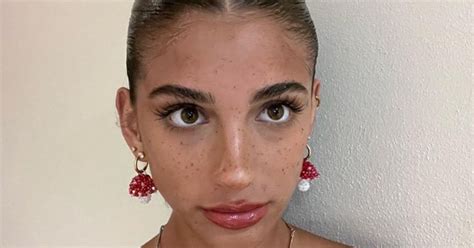 Mar de Regil ni peló las críticas de sus cuadros feos y mejor posa en bikini FOTO