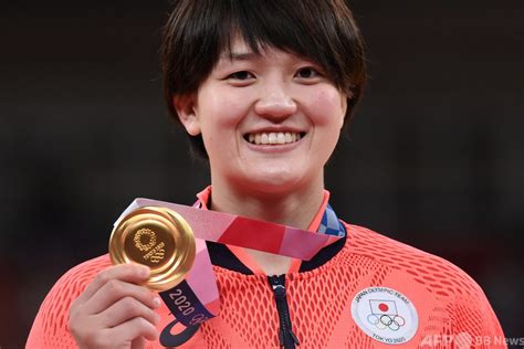 新井千鶴が金メダル 柔道女子70キロ級 写真10枚 国際ニュース：afpbb News